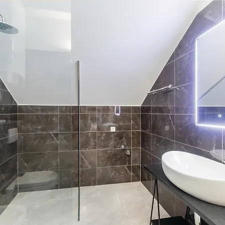 2 Bedroom Stunning In Krk Apartment *