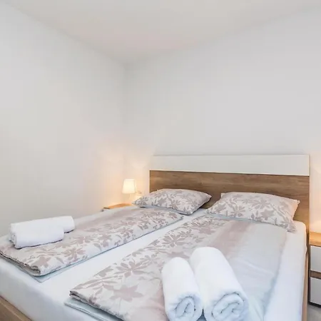아파트 2 Bedroom Stunning In Krk *